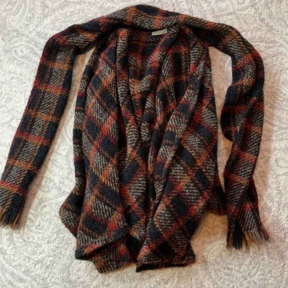 Weave Of The Irish Shaw Wrap - Picture 3 of 7